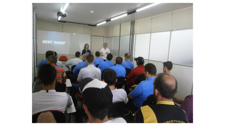 Novembro Azul é o nome do movimento internacional que busca a conscientização a respeito do câncer de próstata e da saúde masculina. Em parceria com o Sest Senat Carazinho tivemos uma palestra com a nutricionista Pâmela Tombini sobre alimentação saudável e alimentos com ação preventiva contra o câncer. Também tivemos ginástica laboral com a fisioterapeuta Debora. 