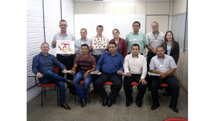 Após dois produtivos dias, encerrou nesta tarde o encontro de supervisores de venda dos setores de passagens e encomendas da Helios, juntamente com quatro associados das cidades de Goiânia-GO, Anápolis-GO, Redenção-PA e Xinguara-PA.
Realizado em Carazinho-RS na matriz da empresa Helios, o encontro foi realizado para alinhar ações comerciais na venda de passagens na temporada de férias 2017/2018, bem como ajustes dentro da logística do setor de encomendas entre toda a malha atendida pela empresa Helios.